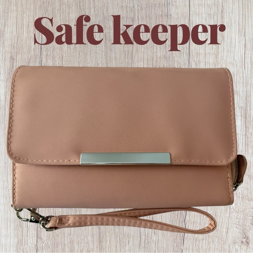 Safe Keeper RFID Clutch Wallet